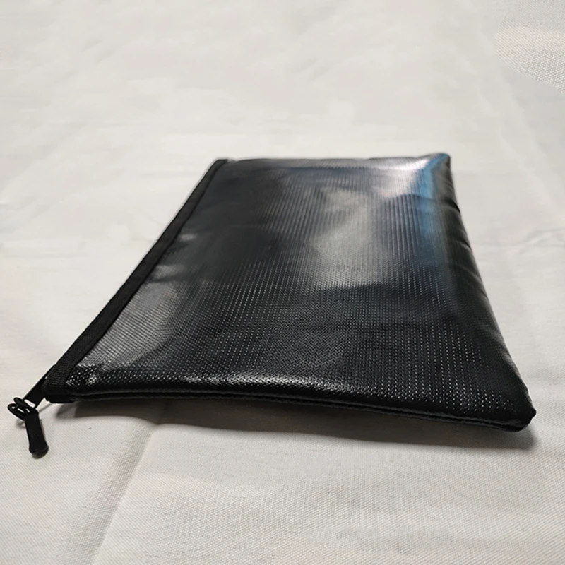 Borsa per documenti impermeabi - Home Office For Passport recensione e prezzo